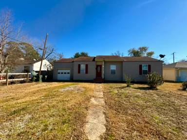 Main picture of 4320 32nd St
