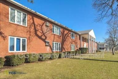 Main picture of 445 Elm Pl