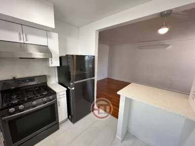 Main picture of 2028 Colden Ave