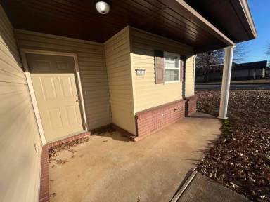 Main picture of 1370 N Tradition Ave
