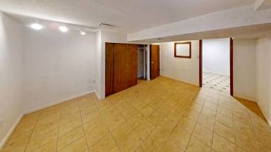 Main picture of 2219 E 110th St