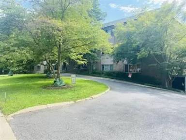 Main picture of 4570 MacArthur Blvd NW
