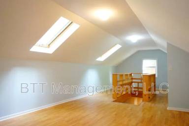 Main picture of 8405 Greenwood Ave
