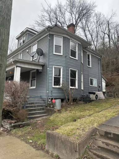 Main picture of 832 Main St