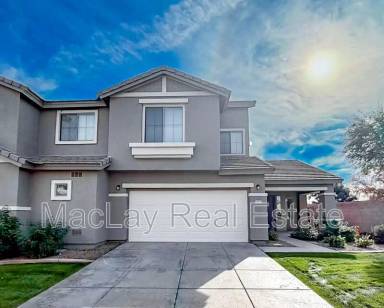 Main picture of 1009 E Iris Dr