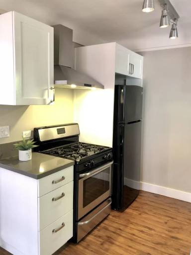 Main picture of 1121 1/4 N Coronado St