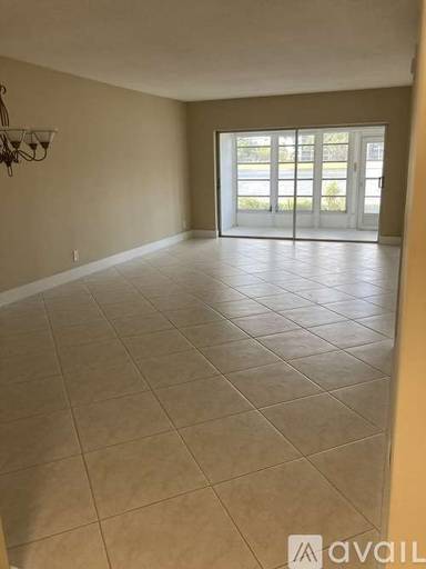 Main picture of 2801 N Palm Aire Dr