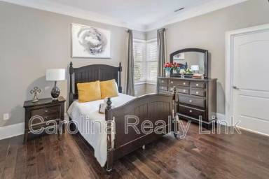 Main picture of Thompson Rd