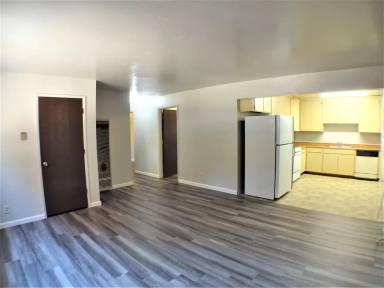Main picture of 421 W 1st Ave