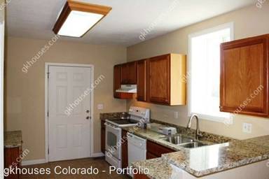 Main picture of 1906 E 36th Ave
