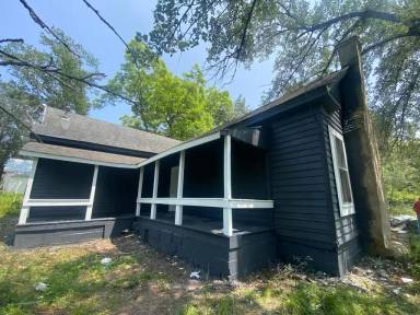 Main picture of 12 Eaves Dr