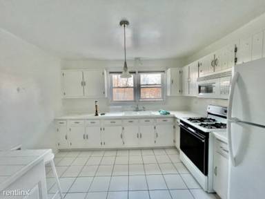 Main picture of 907 Palmer Ave
