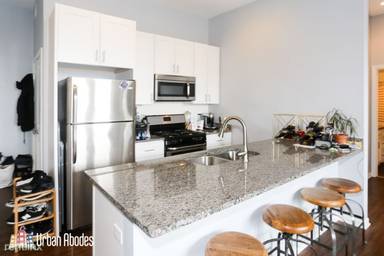 Main picture of 1057 W Grand Ave