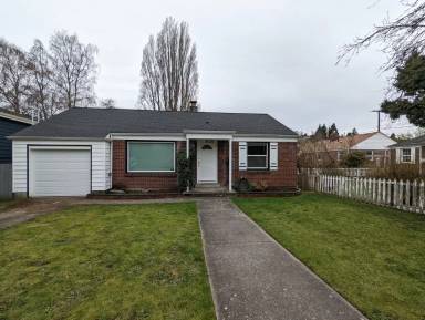 Main picture of 3241 33rd Ave W