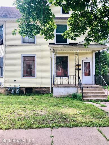 Main picture of 923 16th Ave