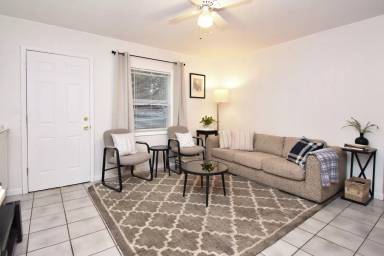 Main picture of 2060 NW 34th Ave
