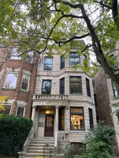 Main picture of 905 W Dakin St