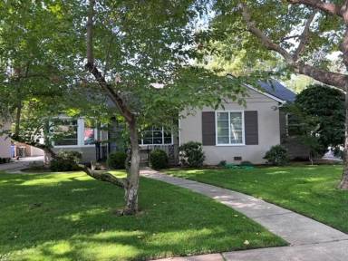 Main picture of 1036 10th Ave