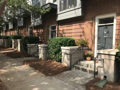 Main picture of 953 E 7th St