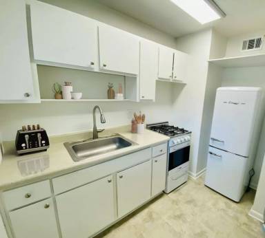 Main picture of 798 Dixie Ave NE