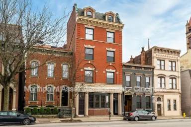 Main picture of 221 W 9th St