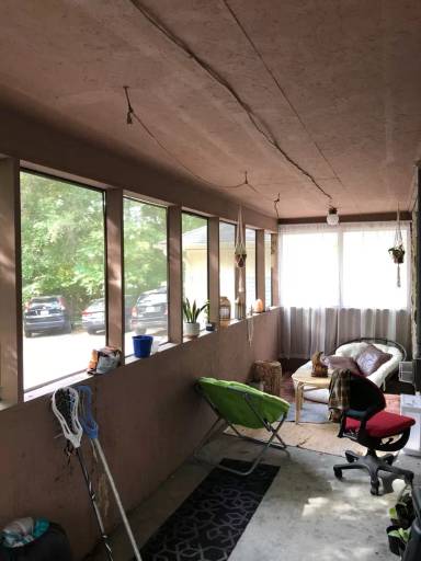 Main picture of 428 E 2nd St