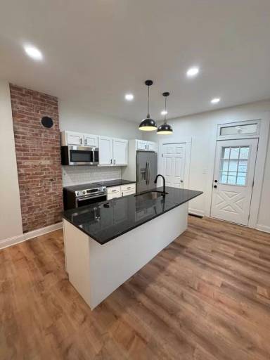 Main picture of 441 E Whittier St