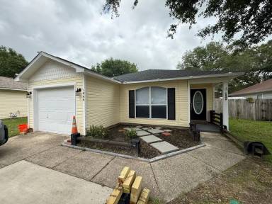 Main picture of 1046 Simpson St