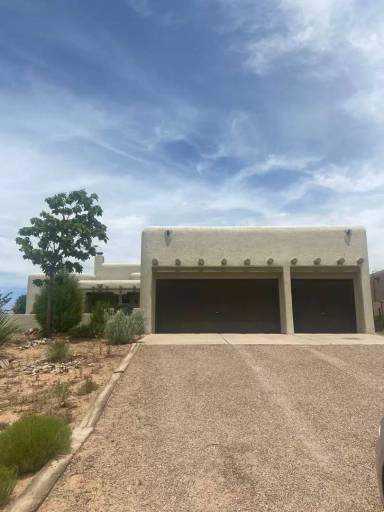 Main picture of 6045 Matamoros Rd NE