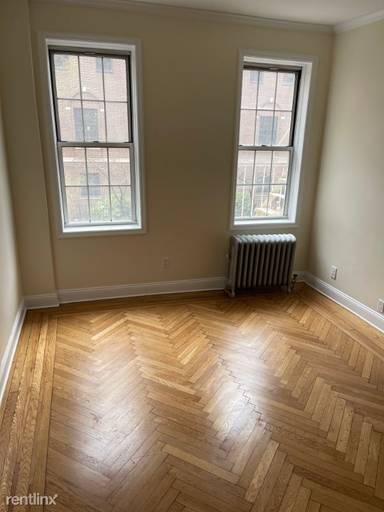Main picture of 117 W 13th St