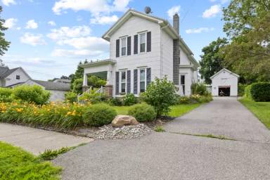 Main picture of 107 Amity St