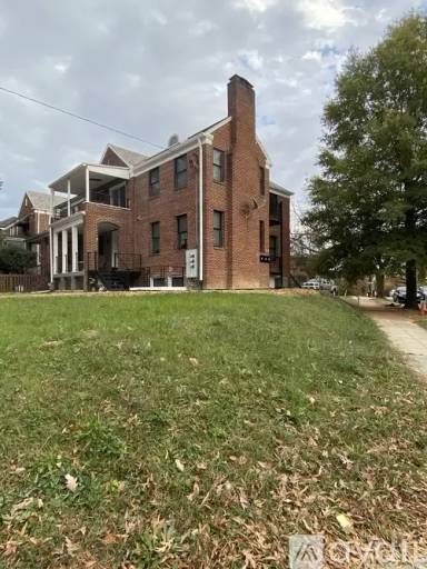 Main picture of 36 Hawaii Ave NE