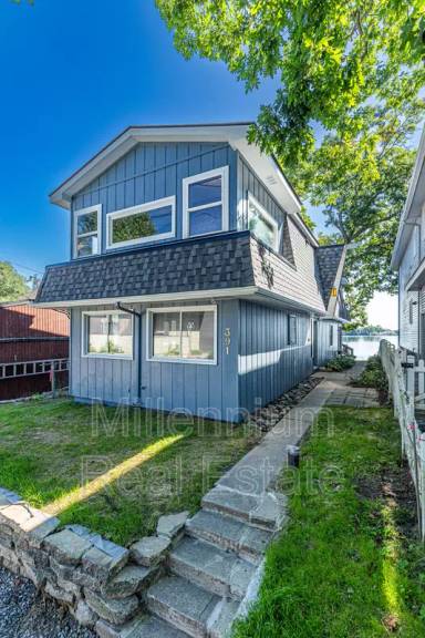 Main picture of 391 Shady Oaks St