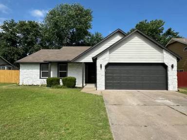 Main picture of 1804 S Gardenia Ave