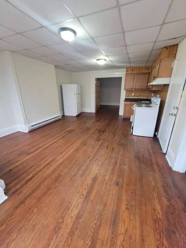 Main picture of 26 W Queen St