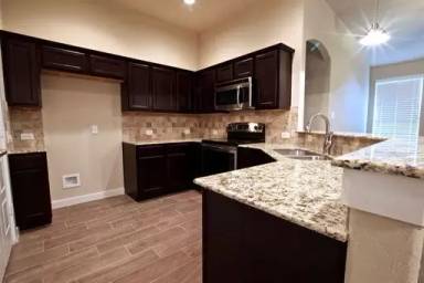 Main picture of 100 - 167 Lakeview Ct
