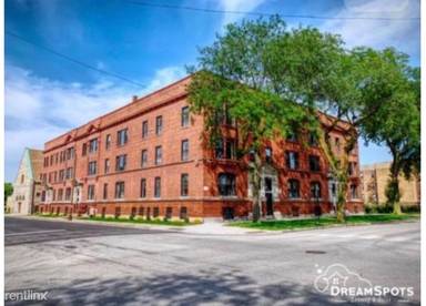 Main picture of 70 E 48th St