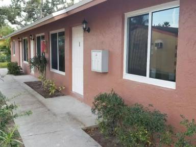 Main picture of 830 SW 28th St