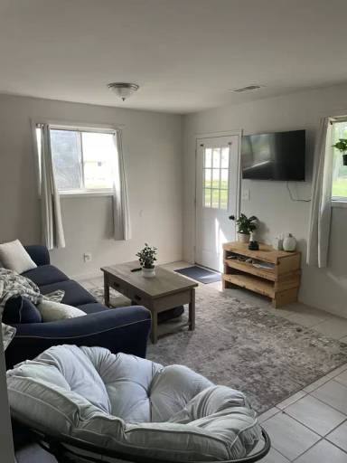 Main picture of 645 Academy St