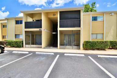 Main picture of 900 Lake Destiny Rd