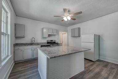 Main picture of 1015 Scott St