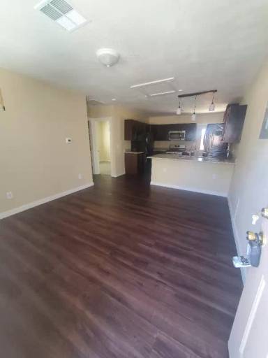 Main picture of 658 Dahlia St