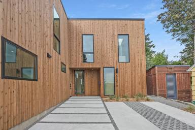 Main picture of 8227 SW Terwilliger Blvd