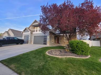 Main picture of 151 W Cub St