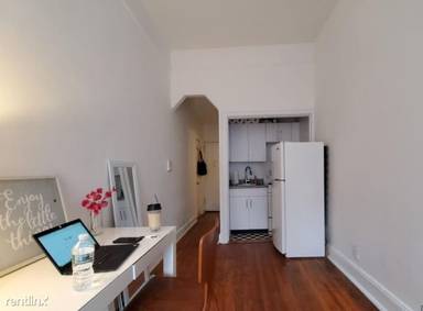 Main picture of 49 W 11th St