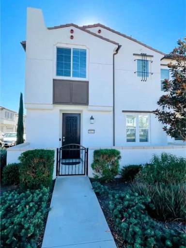 Main picture of 30420 Town Square Dr