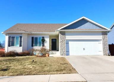 Main picture of 527 Bellflower Dr