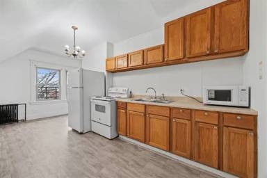 Main picture of 37 Euclid St
