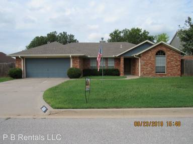 Main picture of 3039 NE Stratford Cir