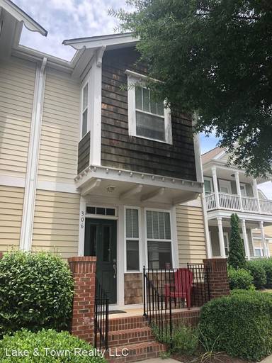 Main picture of 306 Davidson Gateway Dr